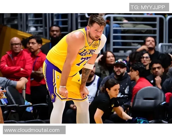 湖人队詹姆斯复出难阻失利，湖人惜败爵士，东契奇状态低迷引热议